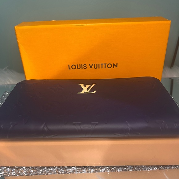 Authentic Louis Vuitton Matte Vernis Zippy Wallet - Picture 9 of 16